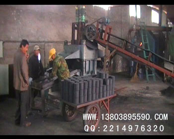 型煤設備生產現(xiàn)場