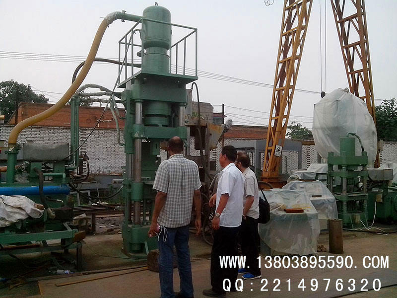 客戶杜甫機(jī)械舔鹽磚機(jī)